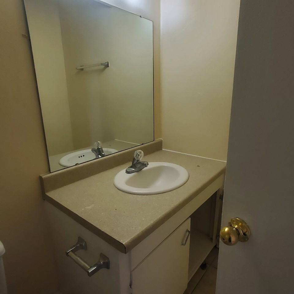 1750 E Cherry St #F18 - Photo 2 of 7