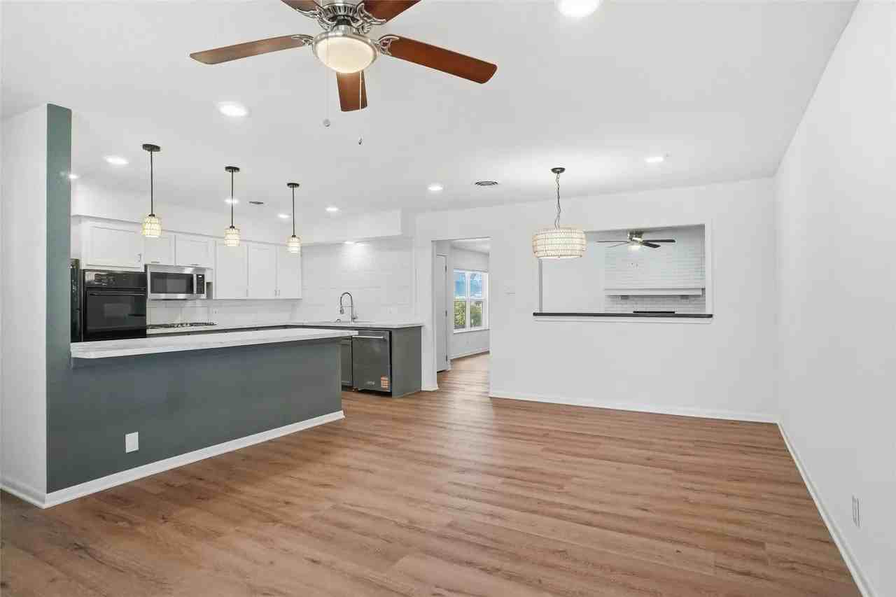 1236 Terrace Dr - Photo 3 of 20