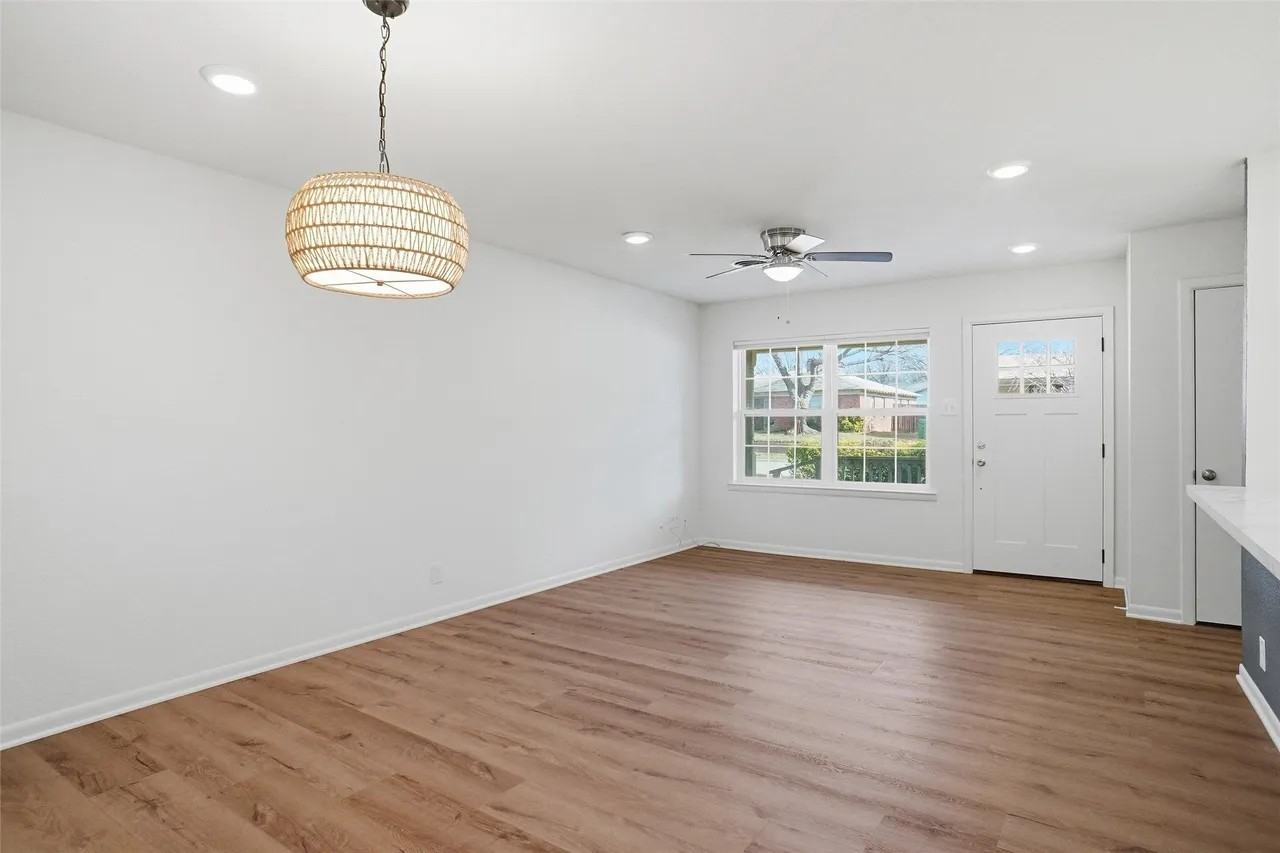 1236 Terrace Dr - Photo 4 of 20