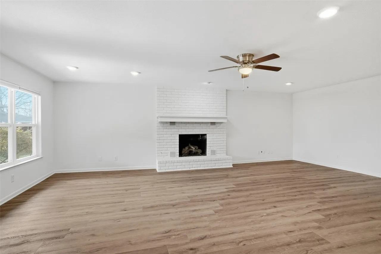 1236 Terrace Dr - Photo 7 of 20