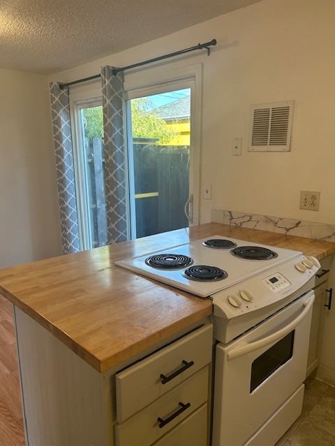 2315 E 13th St #3 - Photo 2 of 8