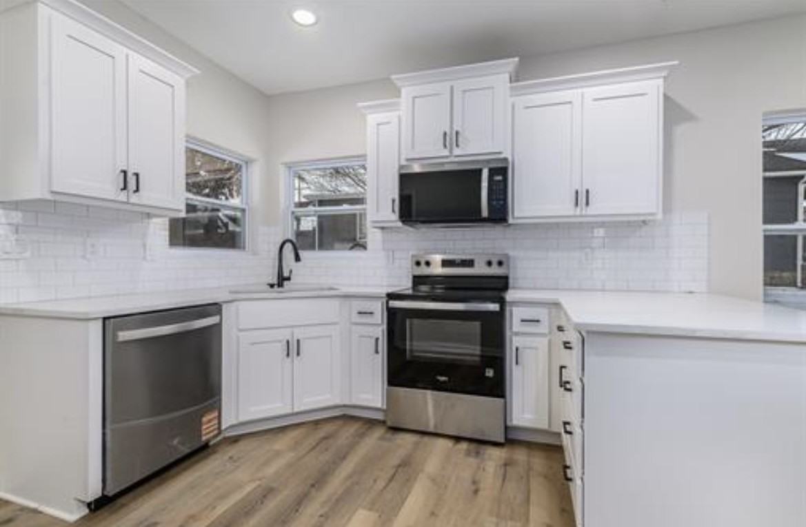 308 E 2nd St - Photo 4 of 11