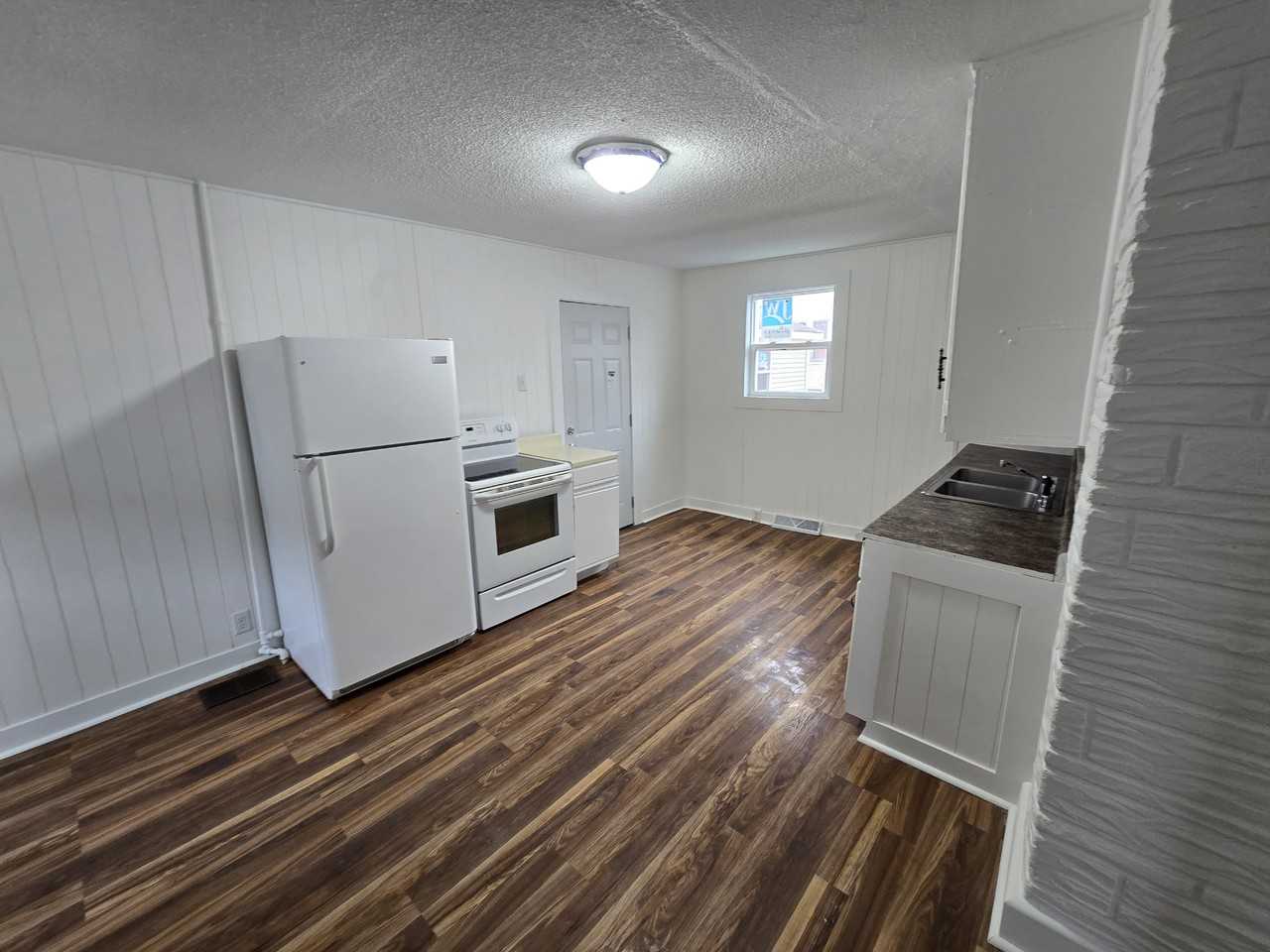 1801 50th St - Photo 2 of 7