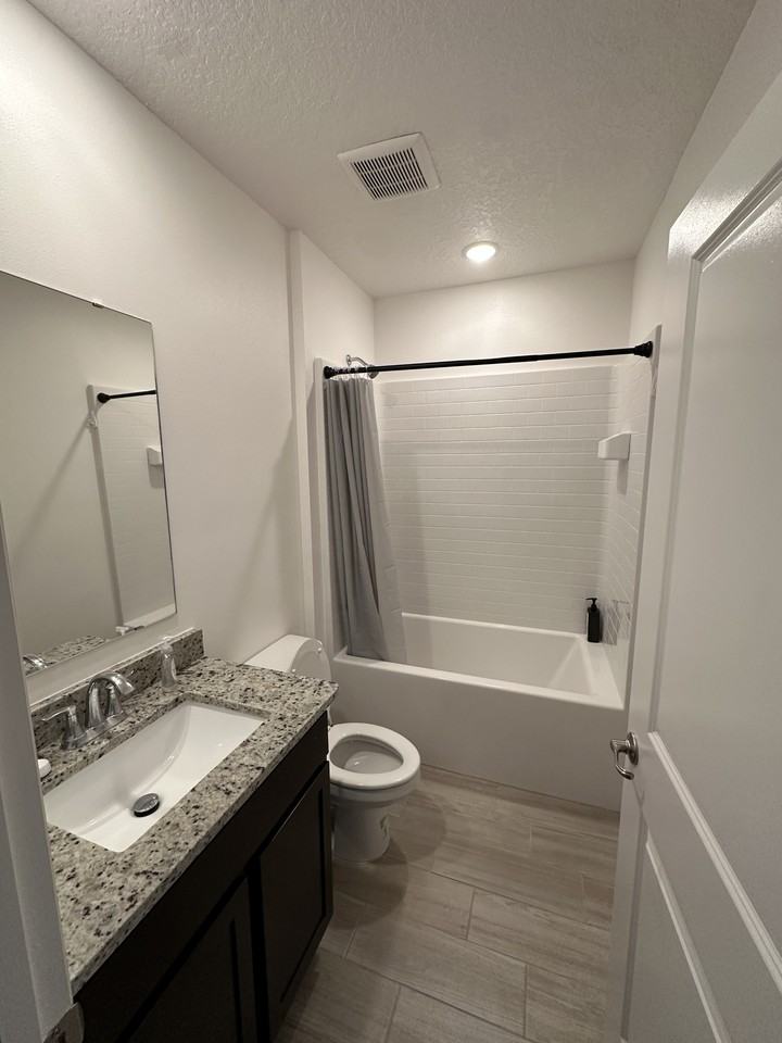 268 Pioneer Ave Ne - Photo 4 of 12