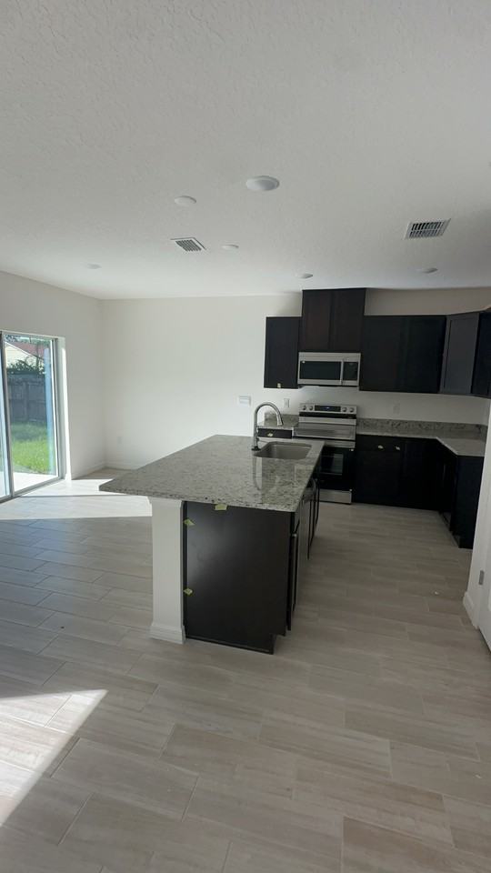 268 Pioneer Ave Ne - Photo 7 of 12