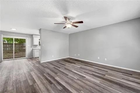 2732 N Sierra Ave - Photo 3 of 12