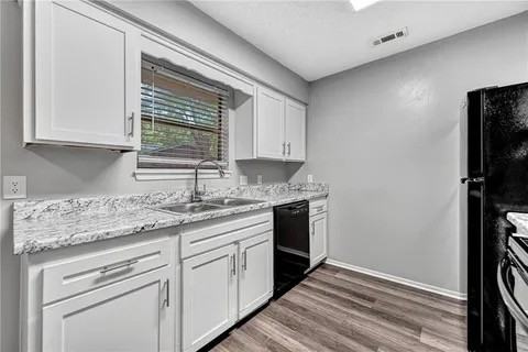 2732 N Sierra Ave - Photo 7 of 12