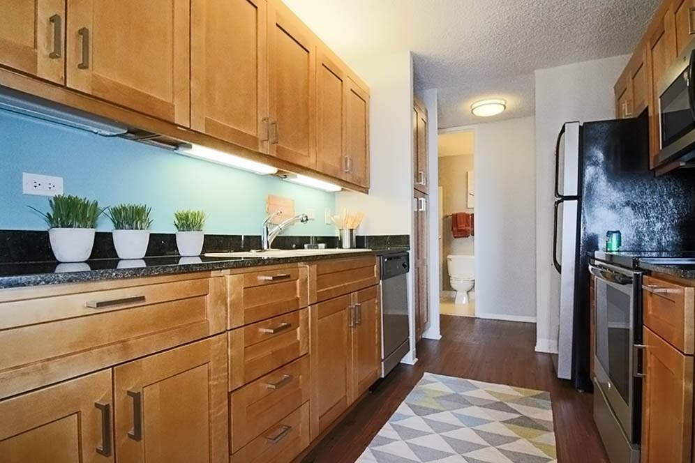 334 N Stetson Ave - Photo 5 of 18