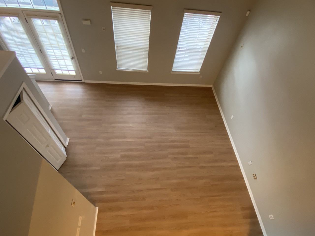 1112 Fountain View Cir - Photo 3 of 20