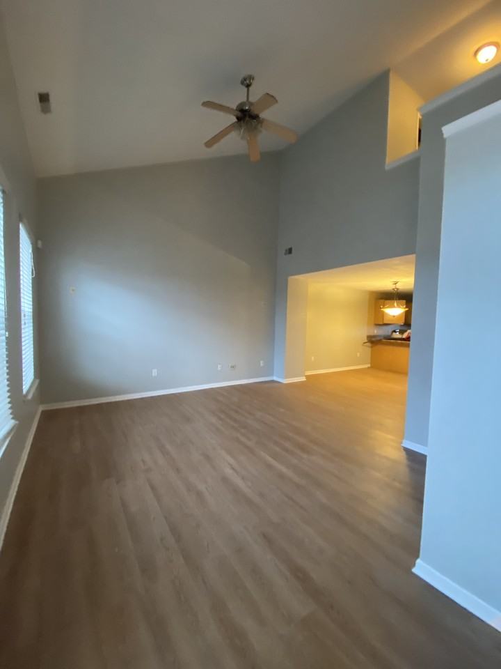 1112 Fountain View Cir - Photo 4 of 20