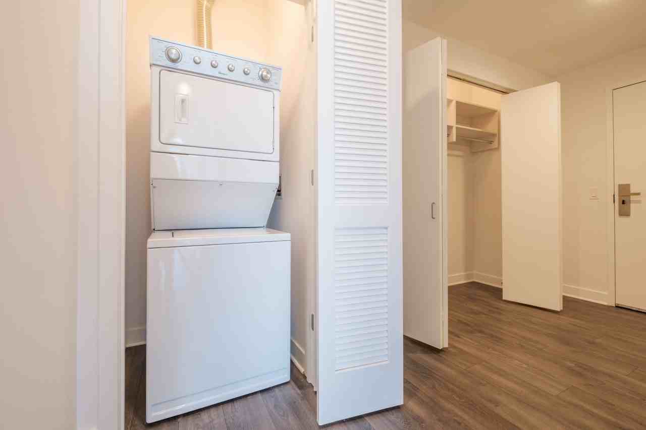 213 W Hubbard St - Photo 6 of 17