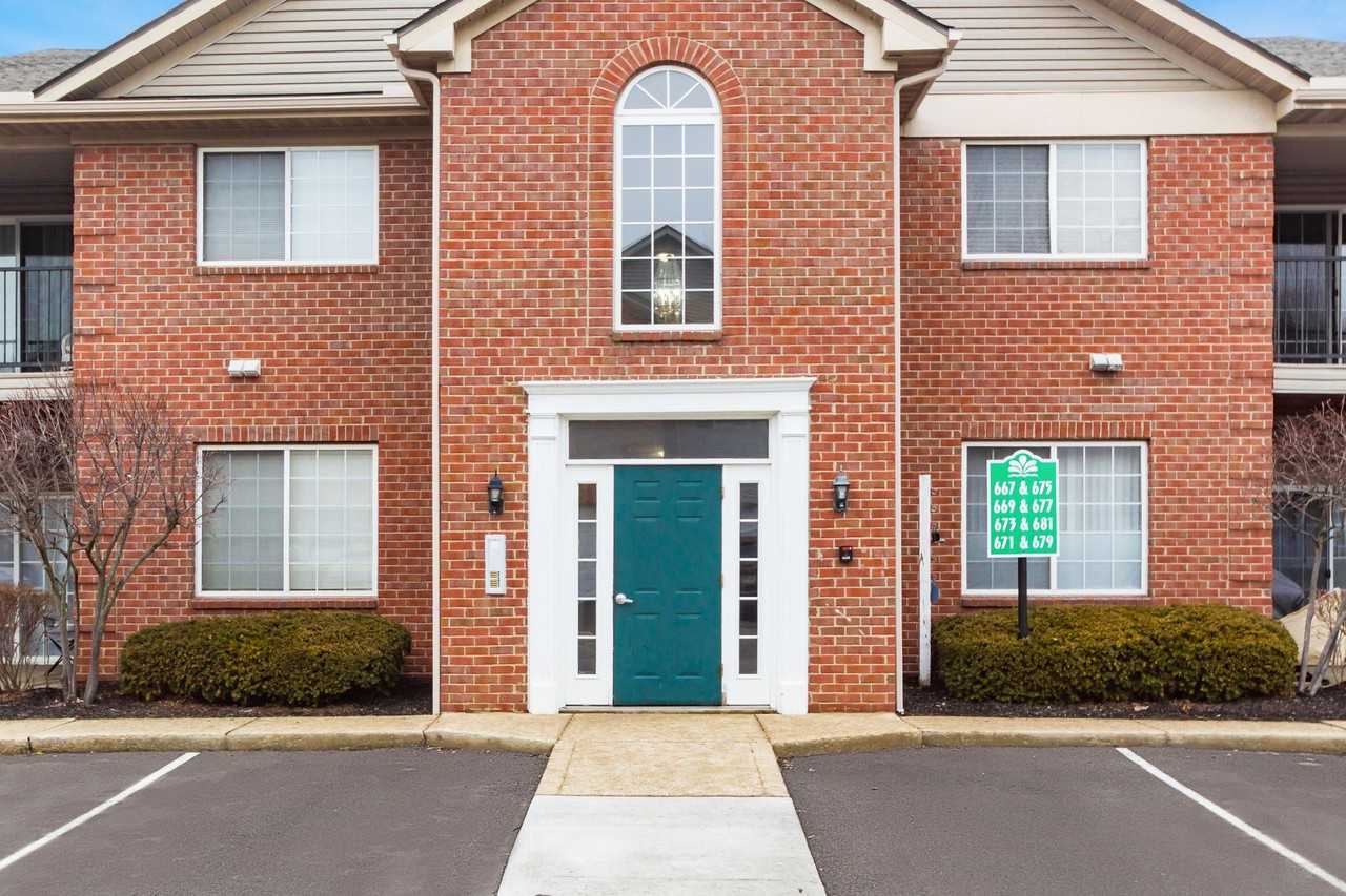 669 Spring Valley Dr - Photo 2 of 30