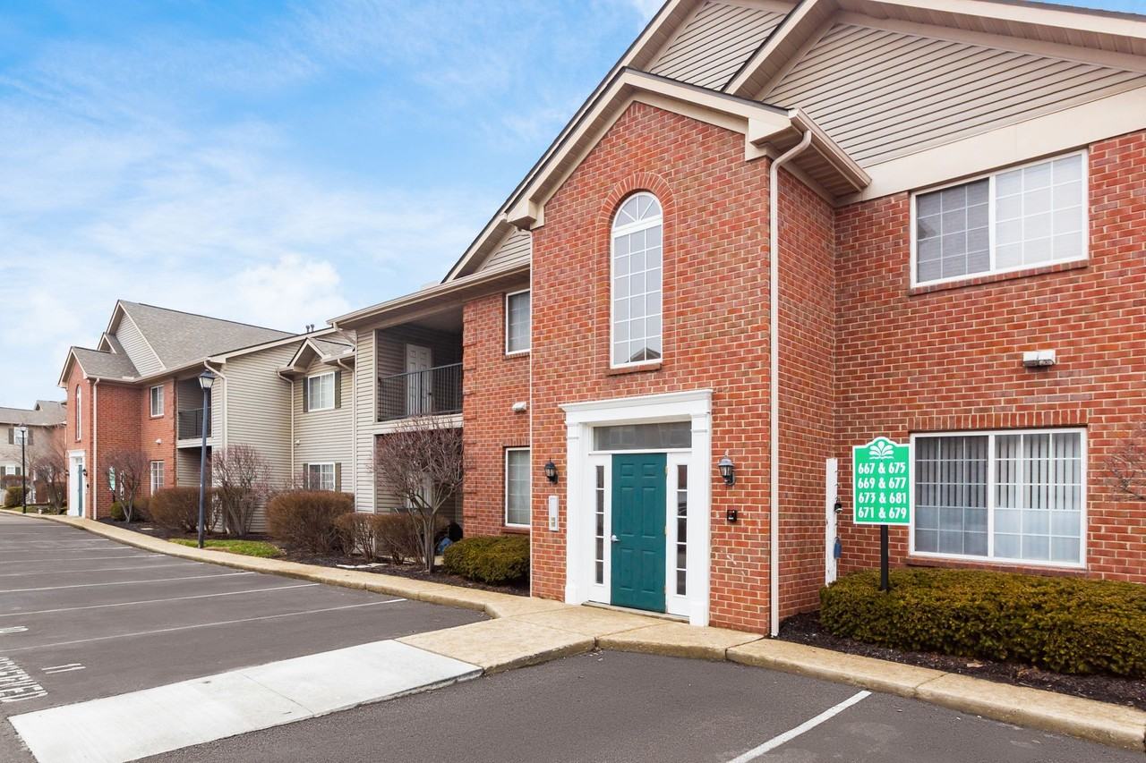 669 Spring Valley Dr - Photo 3 of 30