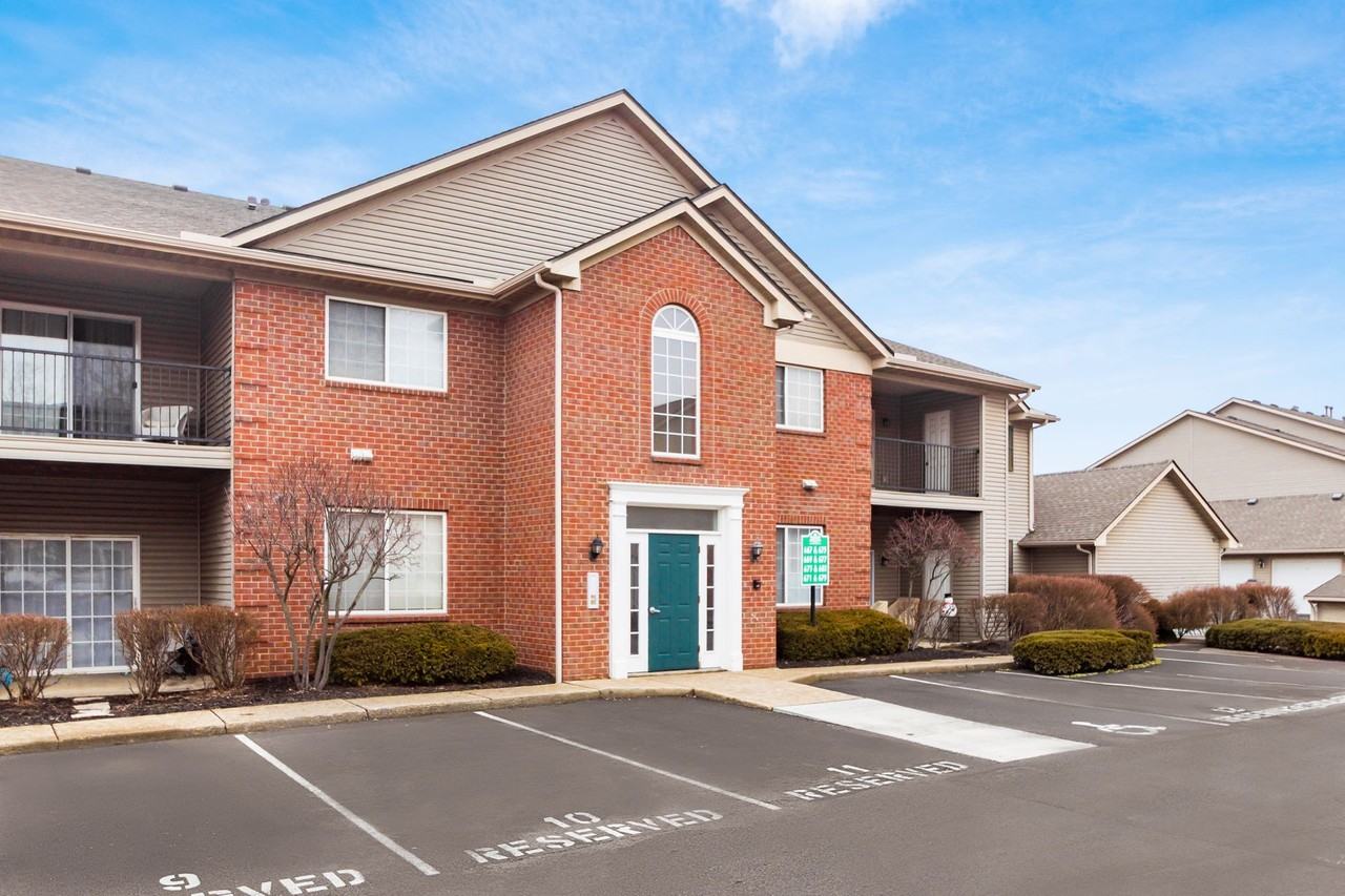 669 Spring Valley Dr - Photo 4 of 30