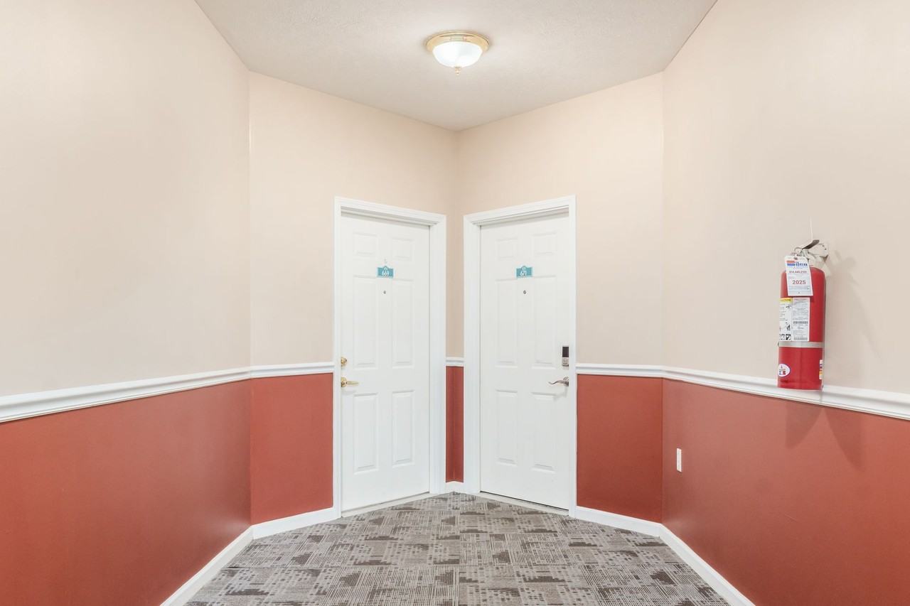 669 Spring Valley Dr - Photo 5 of 30