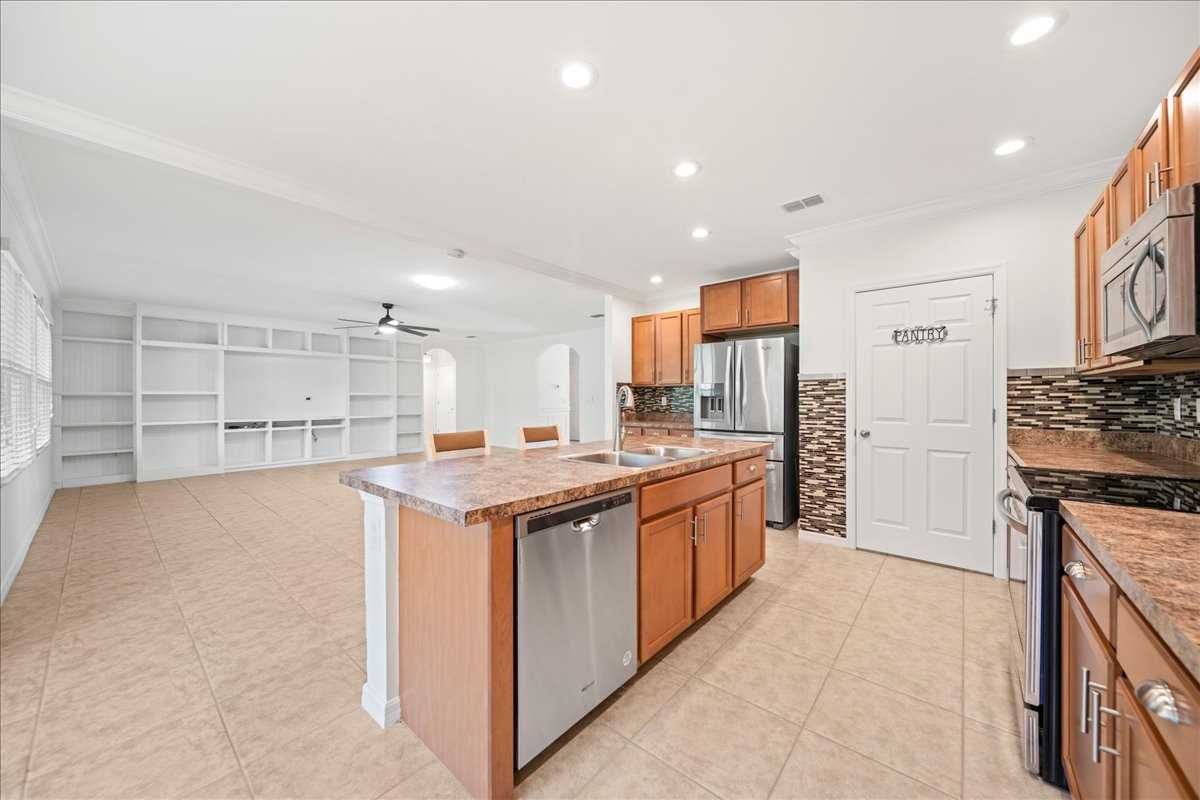 7836 Mikasa Dr - Photo 3 of 12