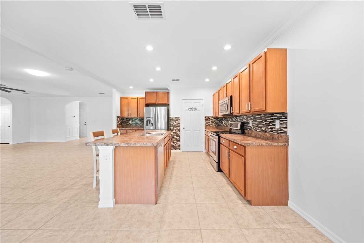 7836 Mikasa Dr - Photo 7 of 12