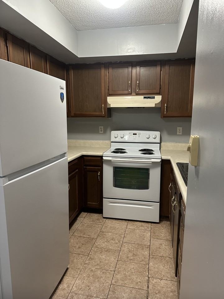 250 E Main St #11 - Photo 5 of 8