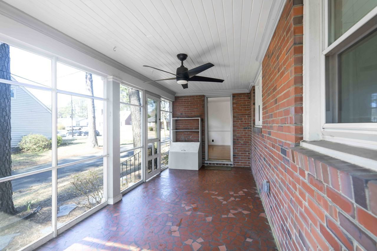 161 Blades St - Photo 5 of 18