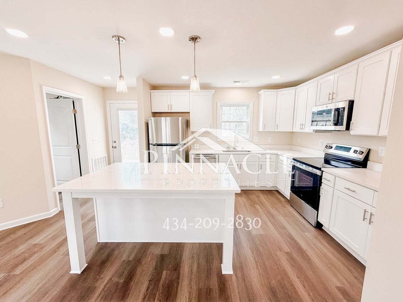 233 Munford St - Photo 2 of 17