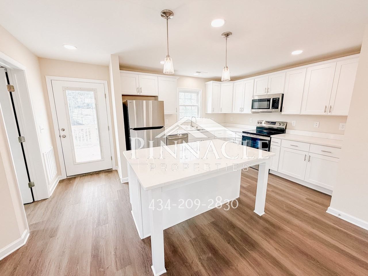 233 Munford St - Photo 3 of 17