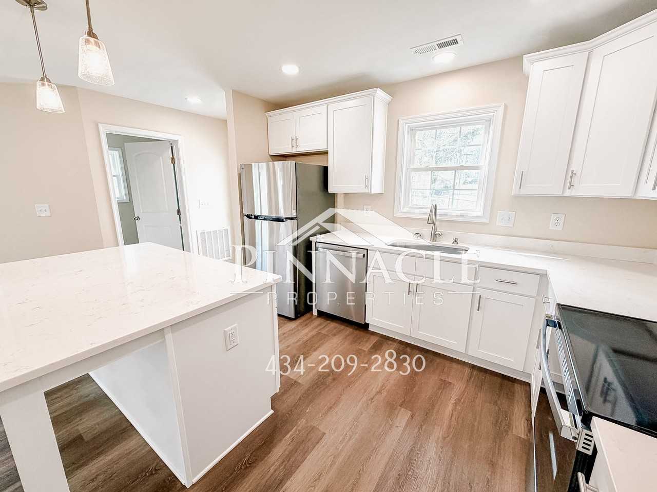 233 Munford St - Photo 4 of 17