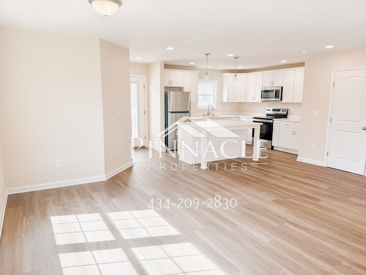 233 Munford St - Photo 5 of 17