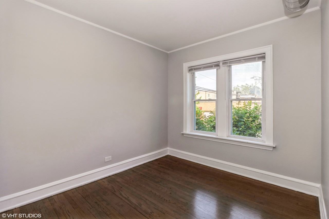 4738 N Lowell Ave #2 - Photo 5 of 6