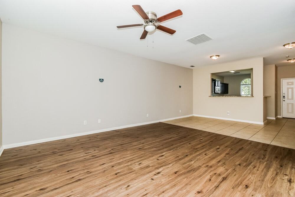 136 Ryan St - Photo 5 of 17