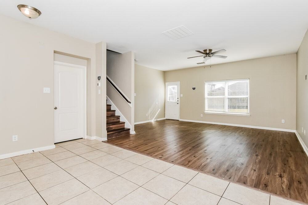 136 Ryan St - Photo 6 of 17