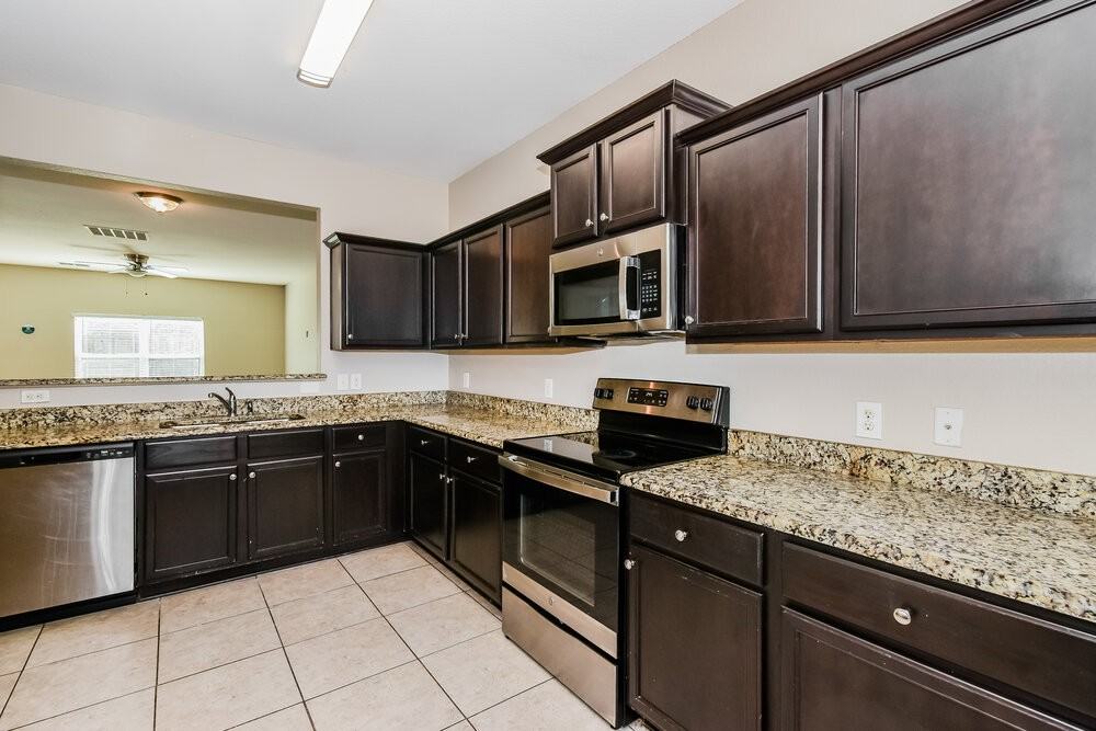 136 Ryan St - Photo 7 of 17