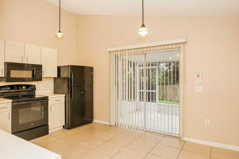 331 Placid Lake Dr - Photo 6 of 16