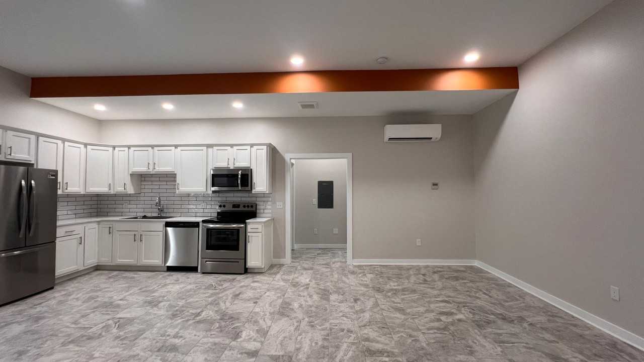 24 Nw 6th St #100 - Photo 2 of 27