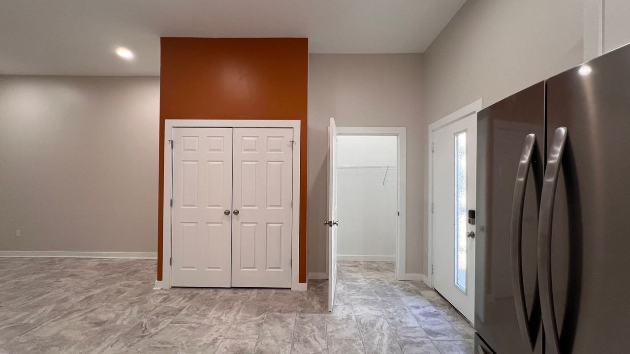 24 Nw 6th St #100 - Photo 4 of 27