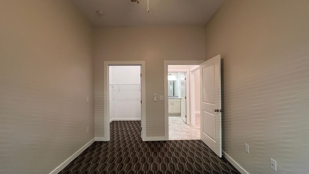 24 Nw 6th St #100 - Photo 7 of 27