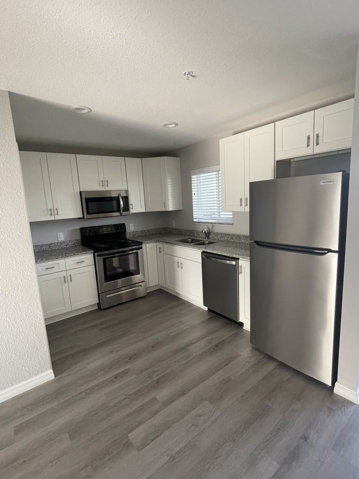 1925 Avenue O Sw #106 - Photo 4 of 9