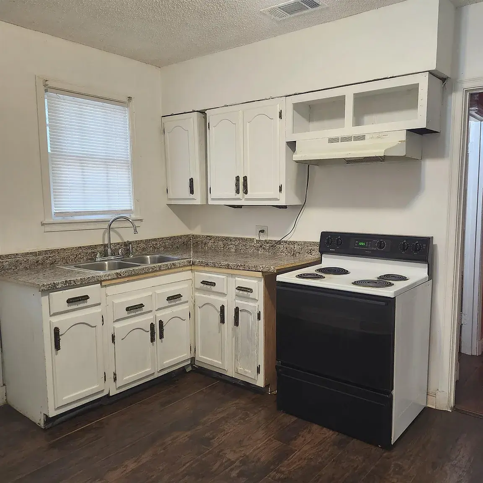 3484 Vernon Ave #0 - Photo 7 of 8