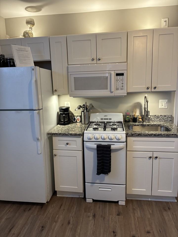 3310 Dubois Pl Se #2 - Photo 3 of 6