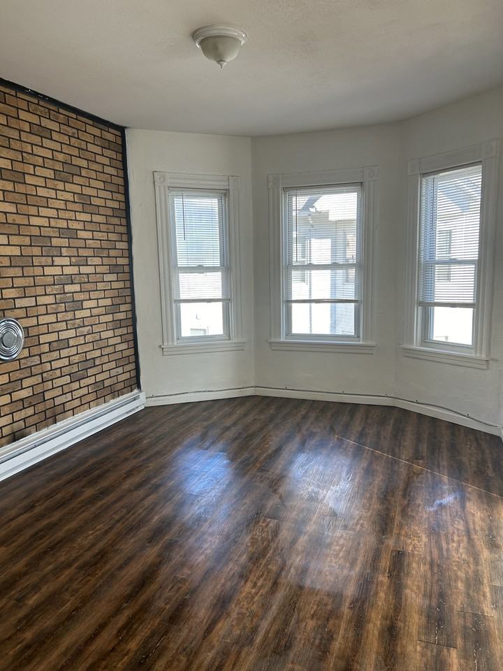 4 Minthorne St #2 - Photo 5 of 17