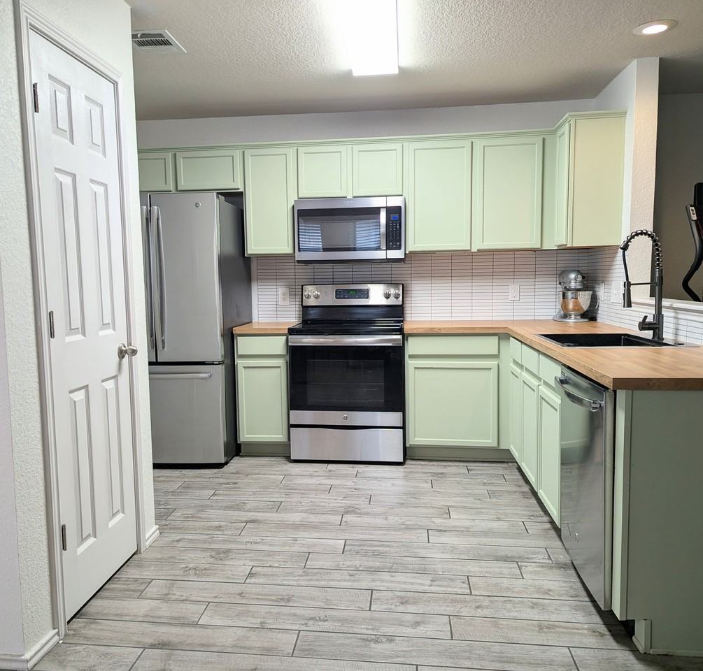 2403 Melissa Oaks Ln #NA - Photo 4 of 9