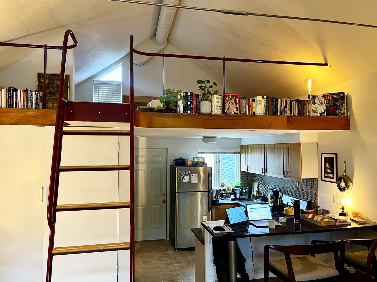 1810 N Sheffield Ave #2 - Photo 4 of 10