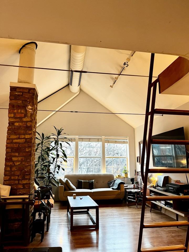 1810 N Sheffield Ave #2 - Photo 5 of 10