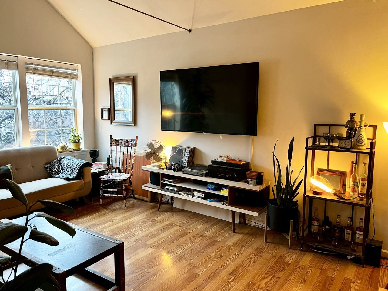 1810 N Sheffield Ave #2 - Photo 6 of 10