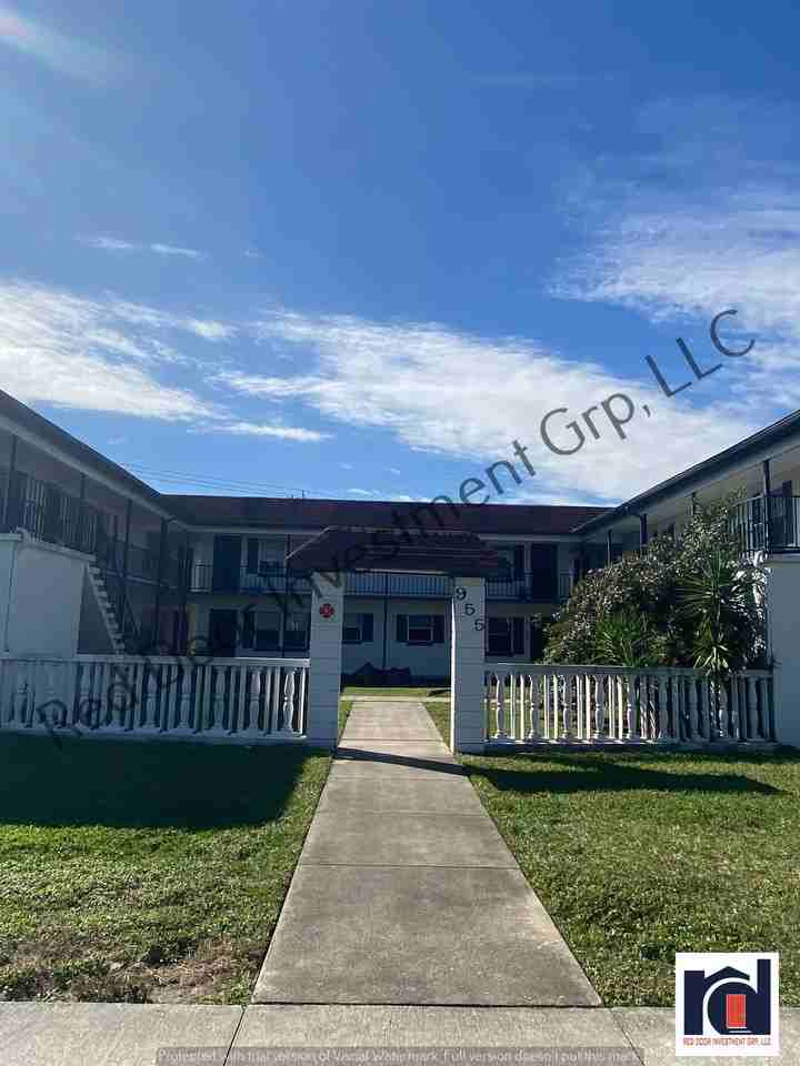 1 & 2 Bedrooms Available Minutes from the River - Photo 2 of 23