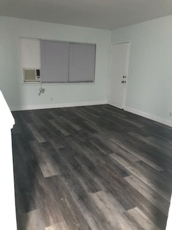 1072 W Wilson - Photo 2 of 14