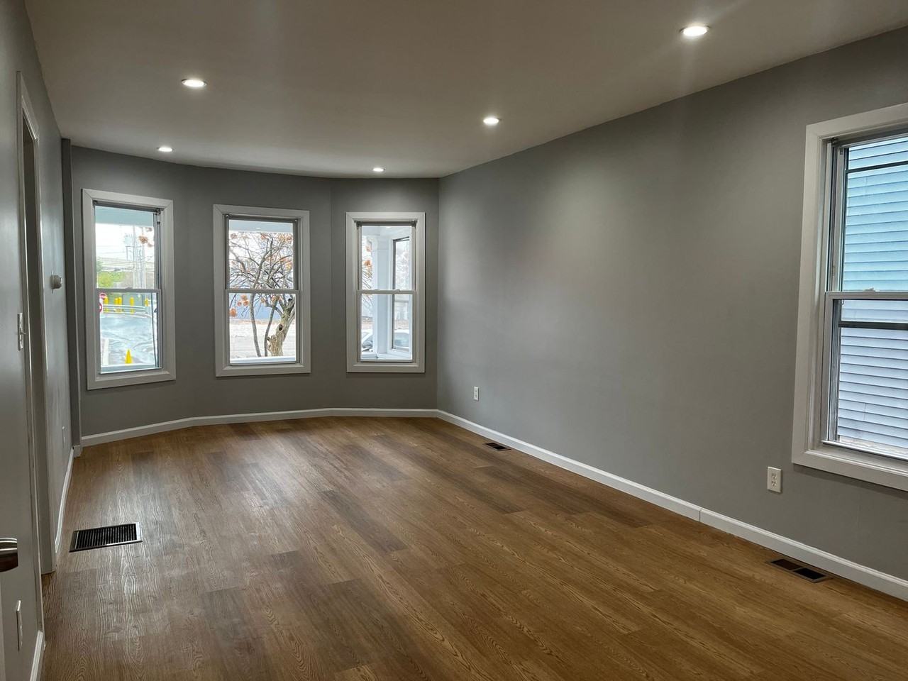 Renovated Apartments in Black Rock, Bridgeport - Photo 7 of 9