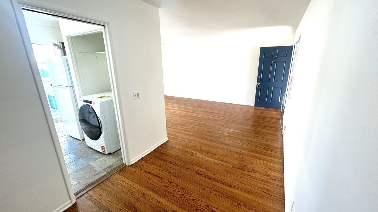 253 South Church Lane - Photo 3 of 10