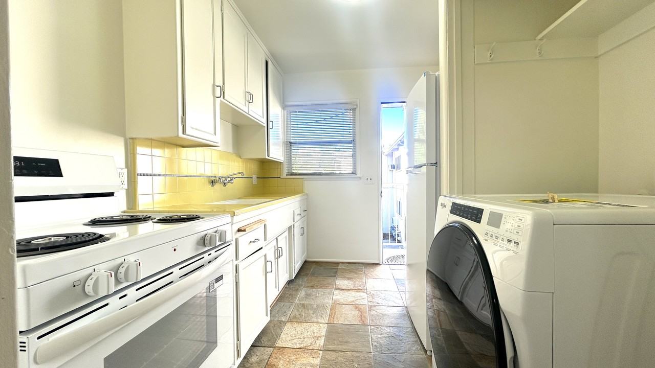 253 South Church Lane - Photo 4 of 10