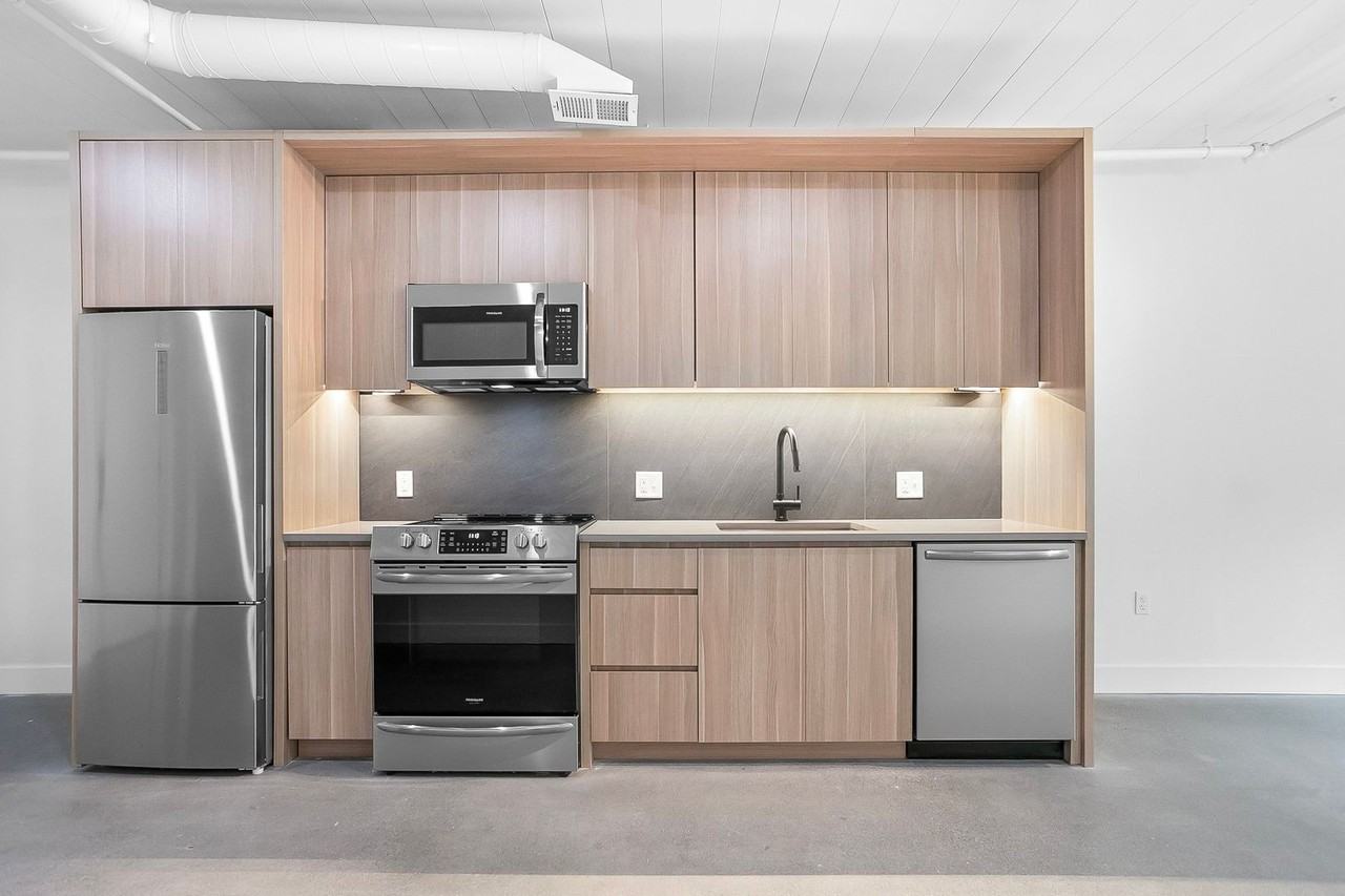 The Brit Apartments - Photo 7 of 23