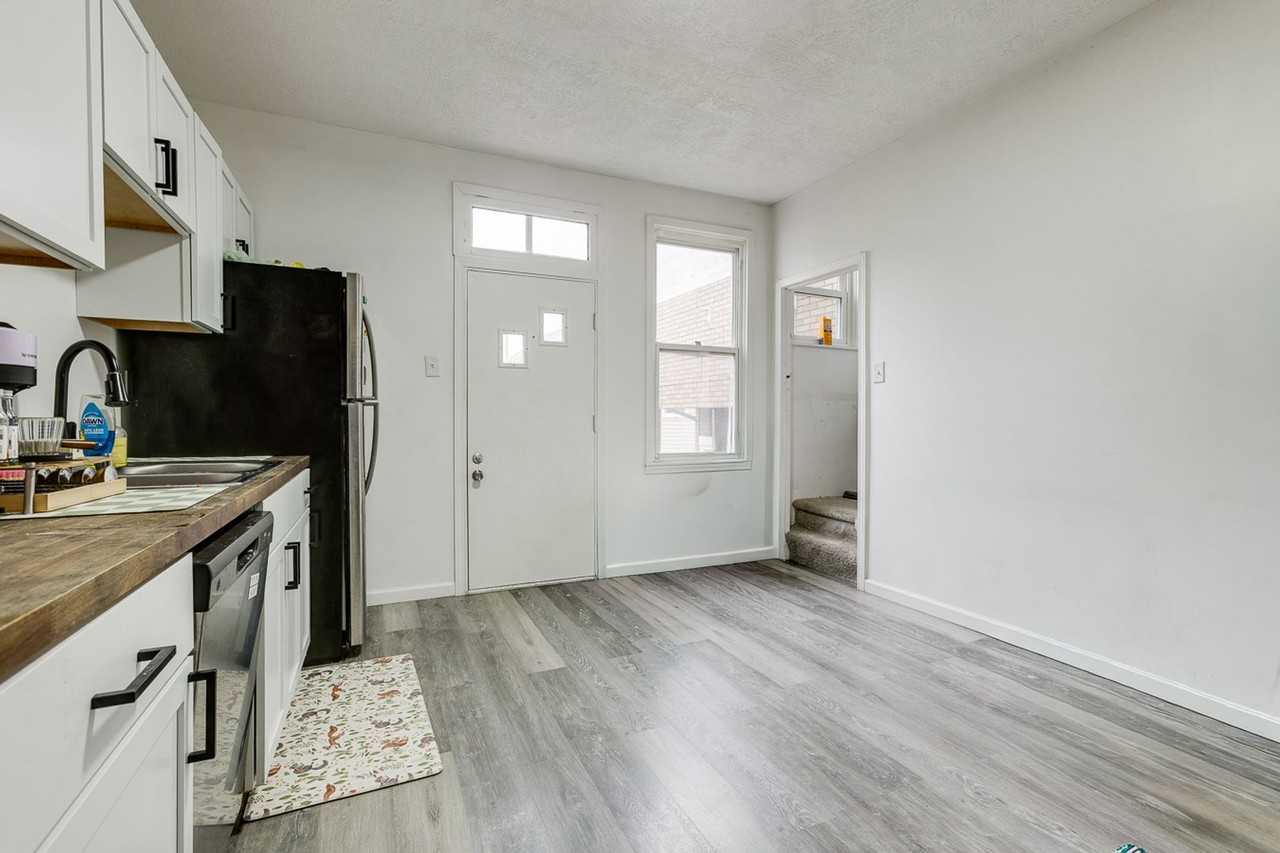 949 Freeland St - Photo 4 of 27